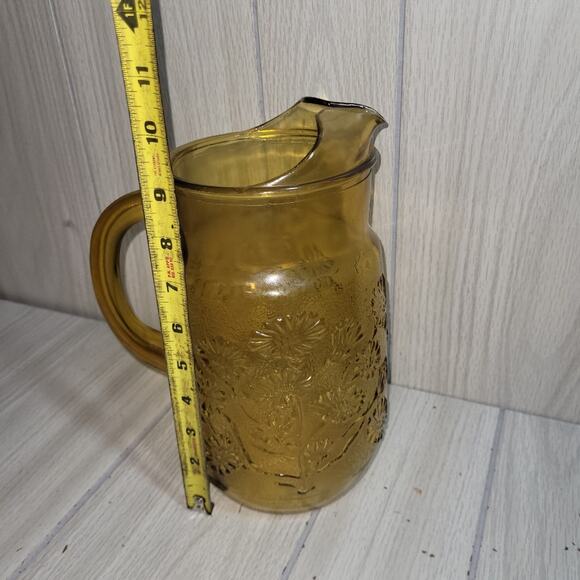 Vtg Amber Glass Pitcher With Intricate Flower Detail Retro Yellow - Picture 5 of 5